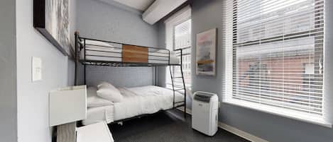 1 bedroom, desk, iron/ironing board, free WiFi