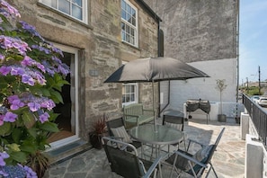 تناول الطعام بالخارج