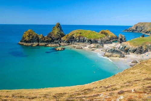 Homely Cottage w/ Sun Terrace, Short Walk to Beach