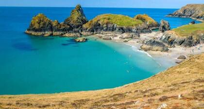 Tämä mökki on 2 makuuhuone (tta), 1 kylpyhuone, joka sijaitsee Porthlevenissä, Englannissa.