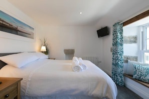 2 bedrooms, iron/ironing board, travel cot, WiFi