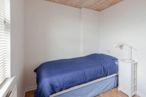 Unclassified image, 4 of 29, button