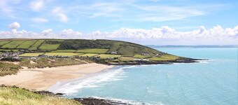 Spacious House w/ Large Patio & Free Parking