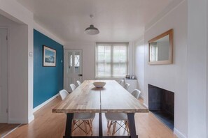 Unclassified image, 2 of 29, button