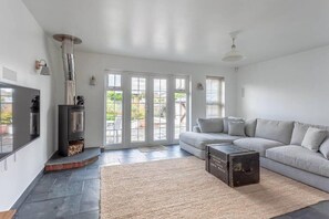 Fernseher, Kamin, Arbeitsbereiche