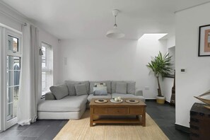 Fernseher, Kamin, Arbeitsbereiche