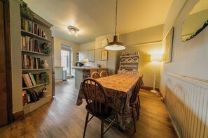 Dining - Lovely Large St Annes Maisonette with Roof Garden (Lytham St Annes)