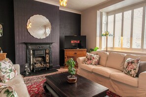 Smart TV, fireplace, computer monitors, printers - Lovely Large St Annes Maisonette with Roof Garden (Lytham St Annes)