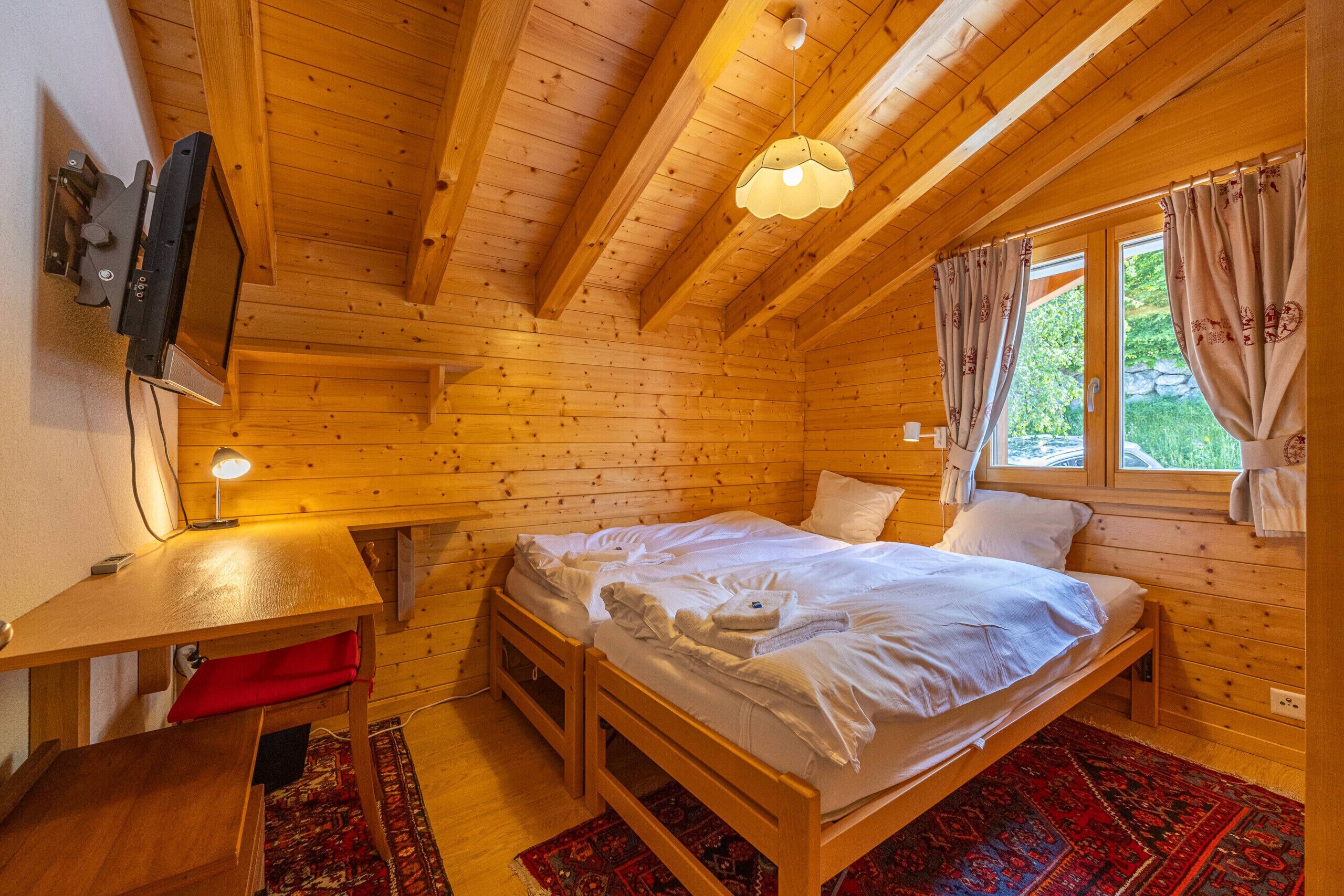 5 bedrooms, iron/ironing board, WiFi (free), bed sheets