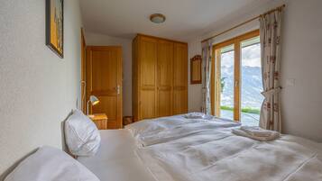 5 Schlafzimmer, Bügeleisen/Bügelbrett, kostenloses WLAN, Bettwäsche