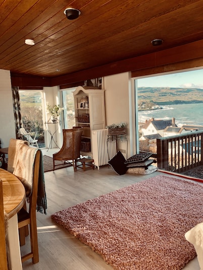 3 Bed Cottage - Sleeps 6 - Pets - Garden - Parking