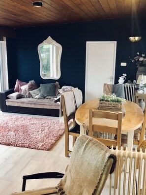 Cottage | Dining - 3 Bed Cottage - Sleeps 6 - Pets - Garden - Parking (Larne)