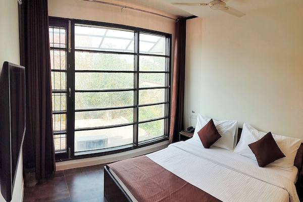 Deluxe Double Room | Desk, iron/ironing board, free WiFi