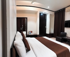 Deluxe Double Room | Desk, iron/ironing board, free WiFi - The Wind Cross Hotel (Kalka)