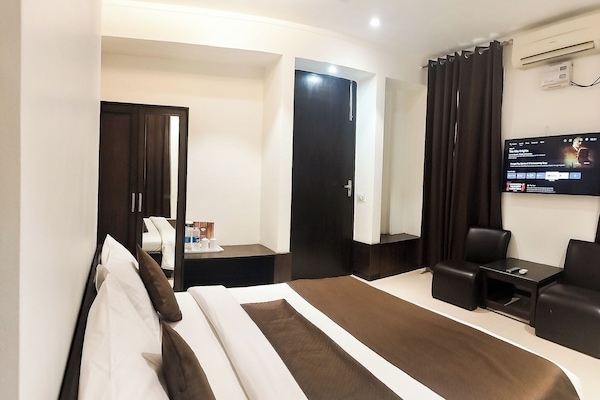 Deluxe Double Room | Desk, iron/ironing board, free WiFi