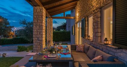 up to 50% discount, New 2023, Family, Pet Friendly Villa + Private Pool ,6/8 pax