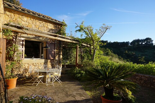 Casa dei Gabbiani, immersed in the Mediterranean scrub