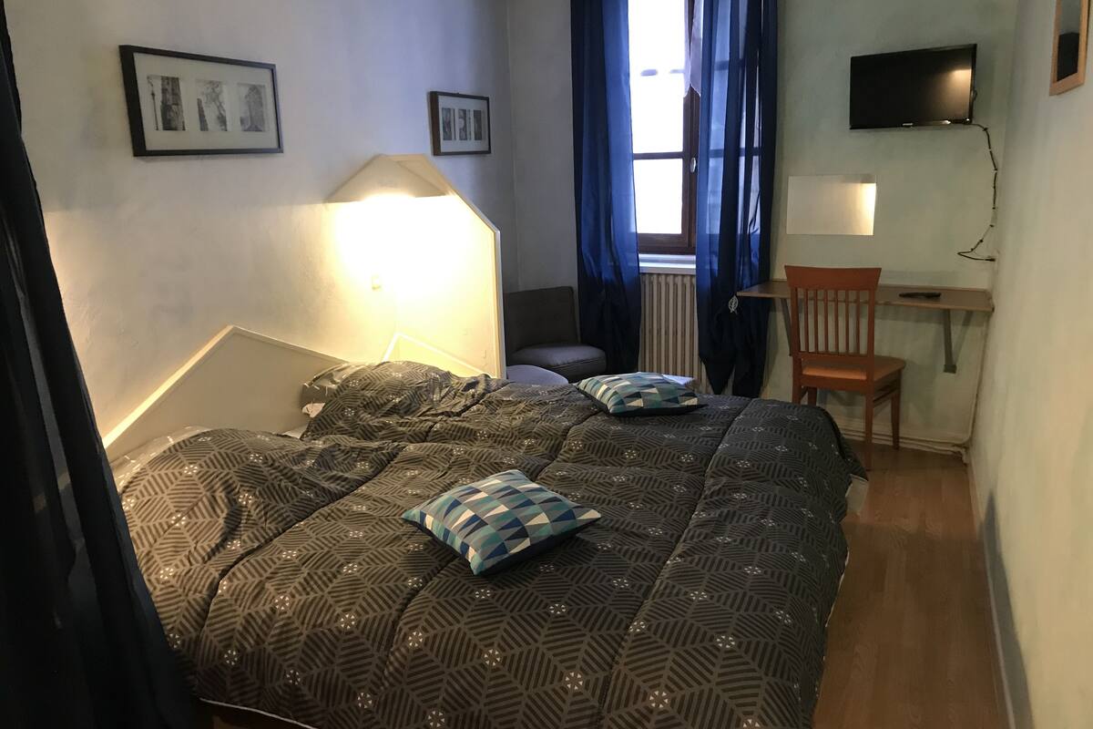 Twin Room | Desk, laptop workspace, iron/ironing board (on request), free WiFi