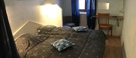 雙床房 | 獨特設計、獨特裝修、書桌、手提電腦工作空間