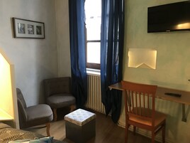 Quarto duplo | Área de estar | TV LCD 60 cm com canais digitais, TV