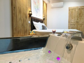 Luxury Double Room, Terrace, Garden View | Minibar, in-room safe, individually decorated, desk - Cantu di Fiumu (Zonza)