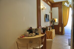 Coffee and/or coffee maker - Rome Imperial Crown (Rome)