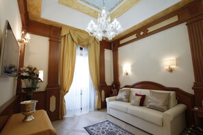 42-inch flat-screen TV with cable channels, Smart TV, DVD player - Rome Imperial Crown (Rome)