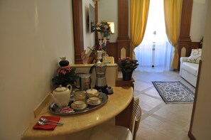 Coffee and/or coffee maker - Rome Imperial Crown (Rome)