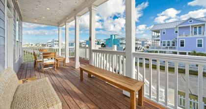 Picturesque Beach House Near the Beach
