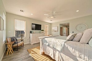 5 bedrooms, desk, iron/ironing board, travel cot