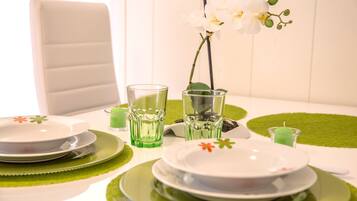 Design Apartment, 1 Bedroom, Park View | In-room dining