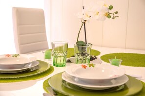 Leilighet – design, 1 soverom, parkutsikt | Spiseområde på rommet