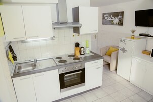 Comfort Apartment, 2 Bedrooms | Private kitchen | Fridge, microwave, stovetop, coffee/tea maker