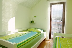 Cunas gratuitas, wifi gratis y ropa de cama