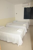 迷你吧、客房内保险箱、办公桌、熨斗/熨板