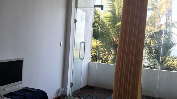 Deluxe Apartment, 1 Bedroom, Ocean View, Oceanfront | Desk, laptop workspace, blackout curtains - Hotel Oceanspray (Wadduwa)
