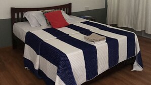 Classic Double Room | Bathroom amenities | Towels - Hotel Oceanspray (Wadduwa)