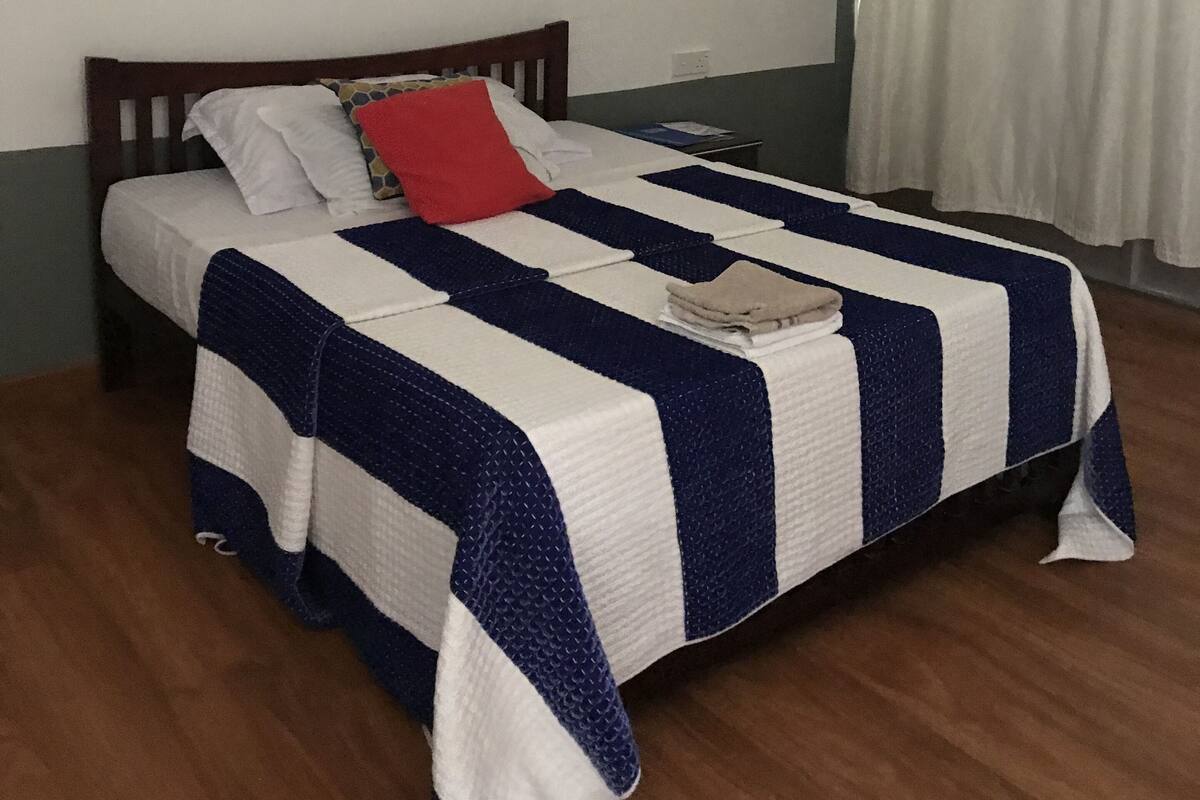 Chambre classique double | Commodités de la salle de bain | Serviettes fournies