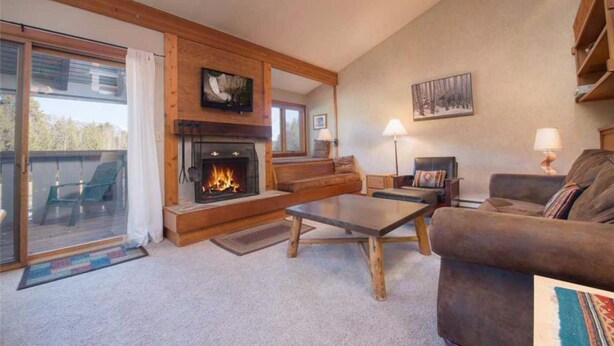 Condo, 2 Bedrooms | Living room