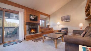Condo, 2 Bedrooms | Living room | 32-inch TV with digital channels, DVD player