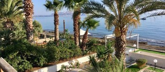 The Villa on the Sea - Navel of Venus