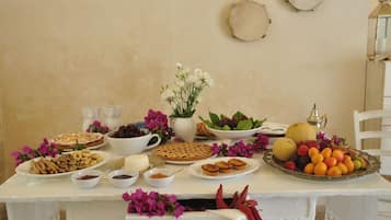 Free daily buffet breakfast
