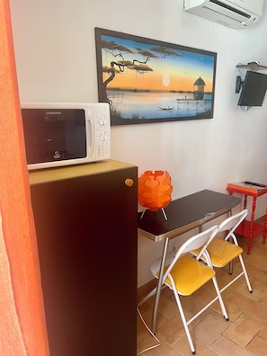 Interior - Rio Marina studio apartment in a characteristic residence 10 meters from the sea (Rio Marina)