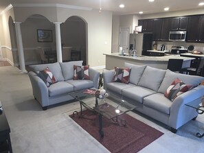 Signature House | Ruang tamu | TV skrin rata 