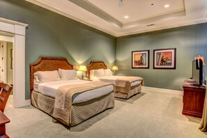 Junior Suite | Iron/ironing board, free WiFi, bed sheets - The Village at RiverLanding (Wallace)