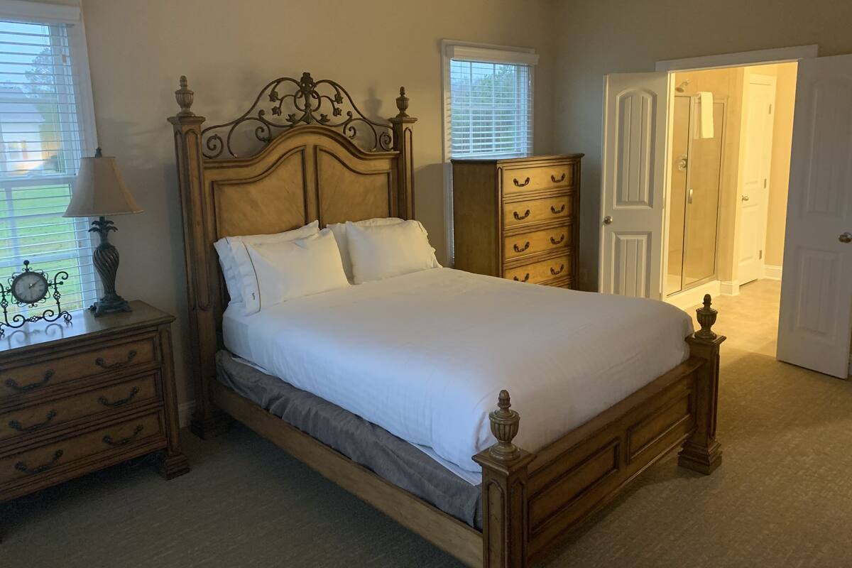Family House | Iron/ironing board, WiFi (free), bed sheets