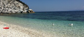 Small apartment in the center of Rio Marina 10 meters from the sea