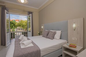 In-room safe, desk, soundproofing, free WiFi - Capriccio Studios (Zakynthos)