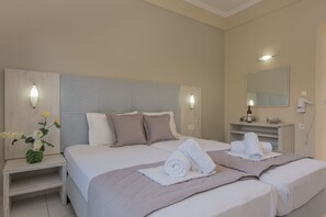 Cofres nos quartos, escrivaninha, quartos à prova de som