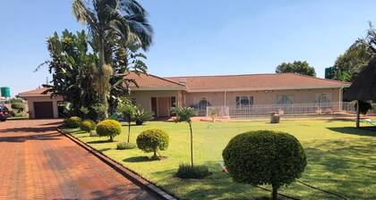 Compact neat 2 bedroomed cottage with beautiful decor. Home away from home